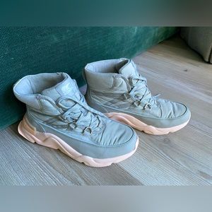 Sorel Women’s Snow Boots - fits like a 10